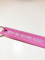 Брелок "Kiss me before flight" розовый
